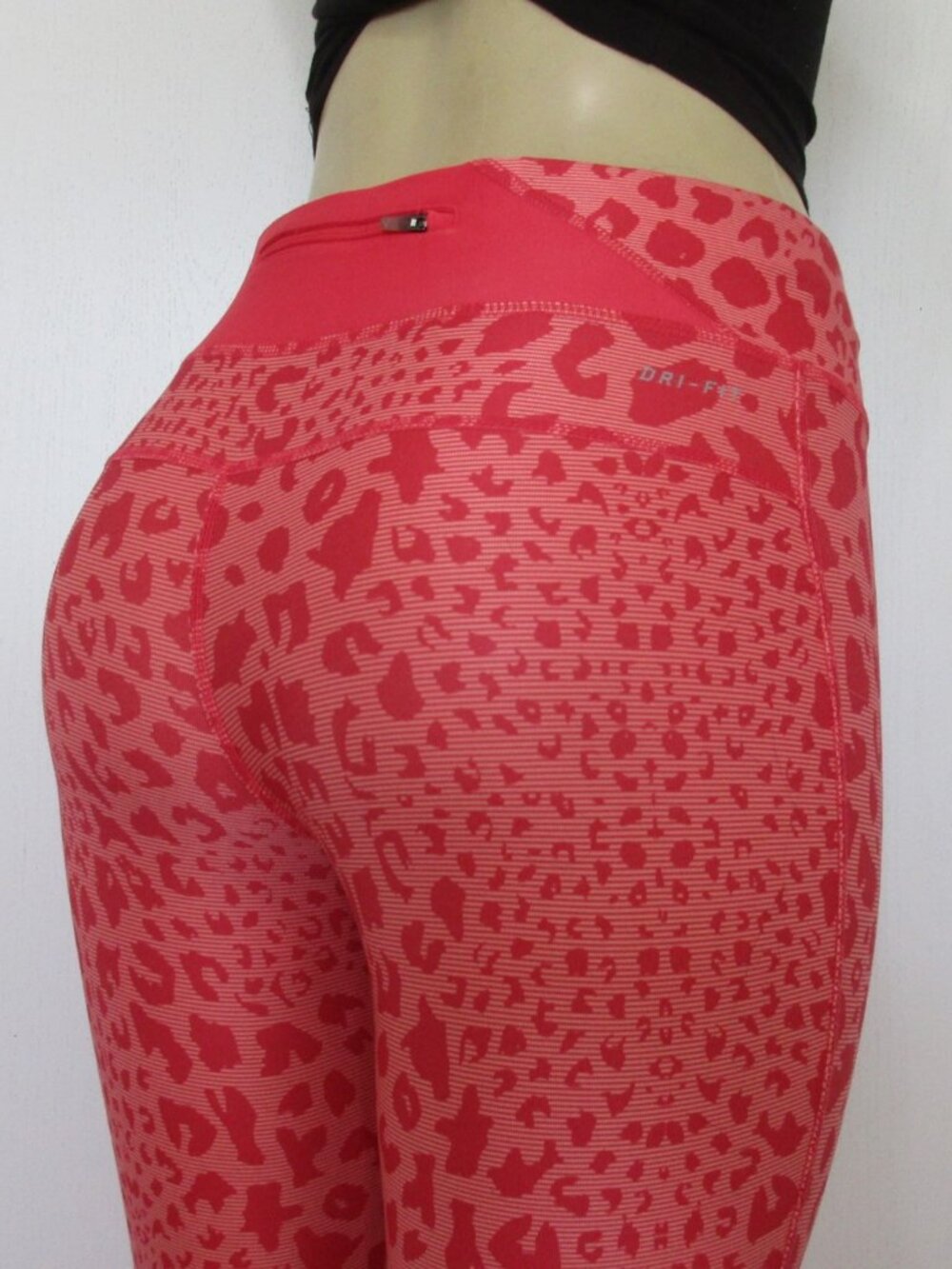 NIKE DRI-Fit Leggings Size Small Pink Animal Print